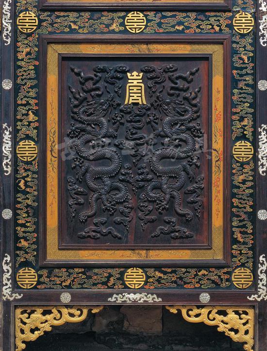 图4 清康熙 紫檀大围屏(局部)