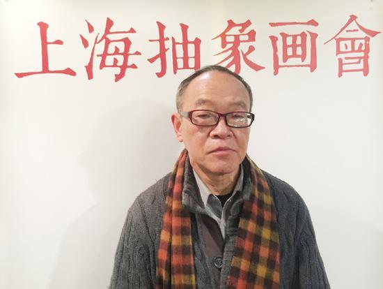 童建颖 (1952.11-)生于上海。上海著名抽象艺术家,中国美术家协会会员,1987年任上海行知艺术师范学校美术教研室主任。1996年由公派赴澳门任教。2008年始任上海师范大学美术学院教育系主任。油画《 而立》获第二届全国青年美展三等奖,1988年即在上海美术馆举办抽象画个展。