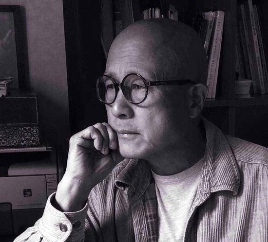 赵渭凉,1944年生于上海,美籍华裔艺术家,曾在上海交通大学艺术系任教,中国美术家协会上海分会会员,1984年世界著名Frederick R。 Weisman艺术基金会收藏其作品。1986年赴美留学,自由职业画家。其作品在全世界多处博物馆、艺博会和画廊展示,作品为各国收藏家所收藏。