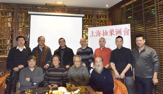 2016.12.29上海抽象画会。前排左起:许德民、王劼音、查国均、王克良、后排左起:凌代宏(列席)童建颖、蒋正根、吴晨荣、吕嵘、何伟、季潮 波(列席)。