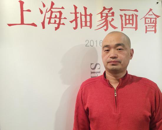吕嵘(1971-)生于上海,上海抽象画家,上海美术家协会会员。上海工商信息学校美术教师。