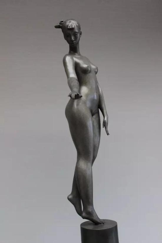 韩娜_云间听雨_28X60X98CM_铸铜_2014年
