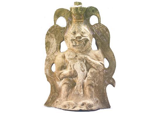 神人手抱鱼陶器座(河南博物院)