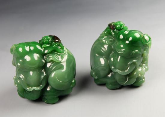 对象(碧玉) 作品获2011年中国玉石雕刻“玉星奖”金奖、中国工艺美术“百花奖”银奖