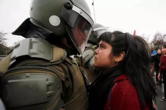 圣地亚哥的抗议者 Carlos Vera Mancilla