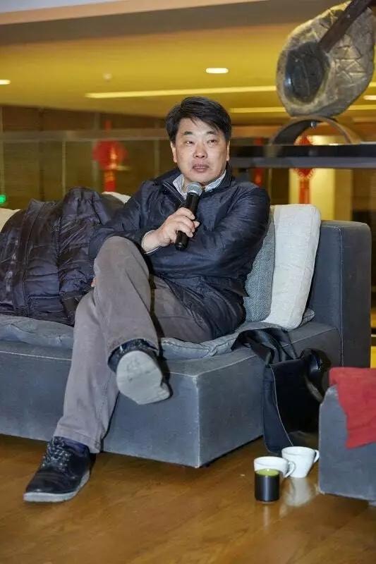 人民日报社编辑、中国雕塑学会副秘书长钱晓鸣