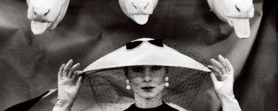 盖·伯丁,法国版《Vogue》,1955年2月。图片:© Estate of Guy Bourdin.Reproduced by permission of Art + Commerce