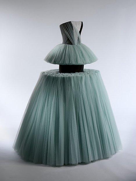 Viktorand Rolf, 《Ball gown》, spring/summer 2010。图片:The Metropolitan Museum of Art