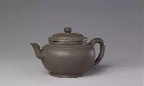 宜兴窑紫砂圆壶,清朝雍正,高8.5cm,口径7cm,足径7cm。