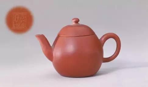 宜兴窑紫砂小圆壶,清嘉庆,高5.2cm,口径3.4cm,足径2.7cm。