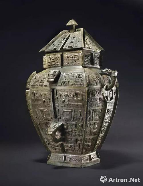 商晚期,安阳时期,公元前十二至十一世纪 青铜饕餮纹方罍 63.5 cm