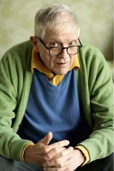 大卫·霍克尼(David Hockney)大卫·霍克尼(David Hockney)被称为“最出名的英国在世画家”,又被冠以“英国艺术教父”之称。