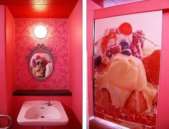 霓虹国街头的情色厕所:名为“Melting Dream”的作品