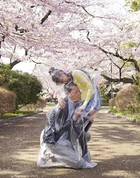 日本艺术家Photographer Hal“Flesh Love”系列作品。图片来源于网络