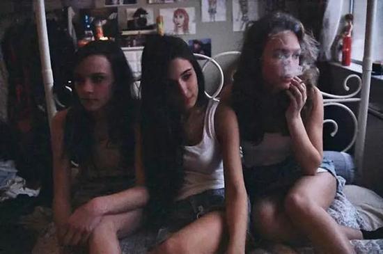 青春的凝视,佩德拉·柯林斯(The Teenage Gaze, Petra Collins, 2010-2015)