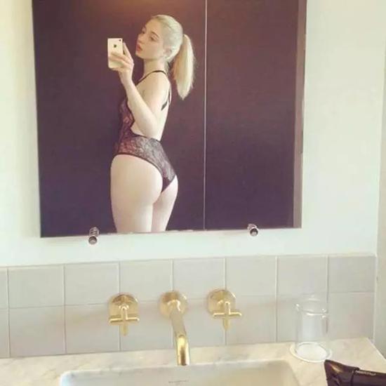 卓越与完美,阿梅利亚·乌尔曼(Excellences & Perfections, Amalia Ulman,Instagram, 8th July 2014)