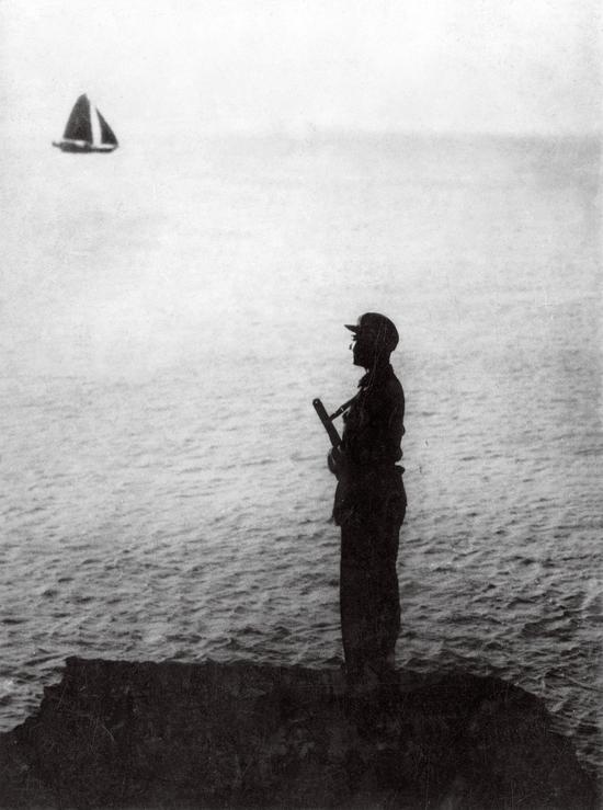 峻岭,守卫海防,21x16cm,银盐纸基,1971