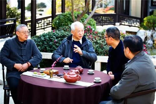 两位大师与好友交流创作心得