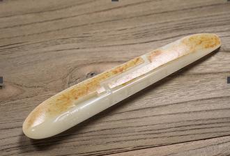 LOT1684-黄罕勇-和田玉籽料正气凛然书镇