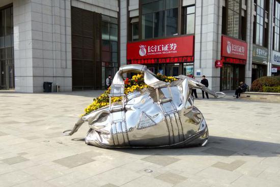 景育民作品《行囊》