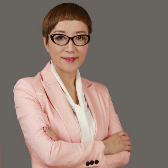 王艺潼,北京大学经济学院EMBA金融专业,中视协市县电视委员会副会长,逸源方舟文化发展有限公司董事长,商业模式设计导师,免费模式实战导师,参与多部影视剧创作与投资2016年转型新媒体行业,公司现在服务几百家中小企业