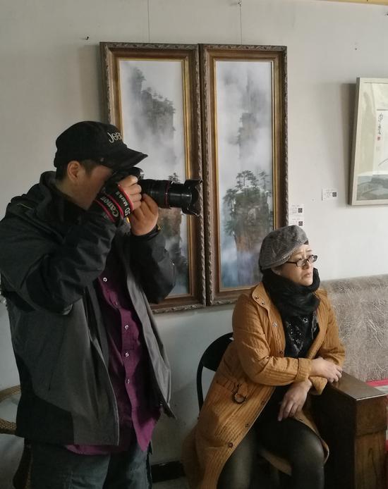 担纲摄影师的艺术家刘闯