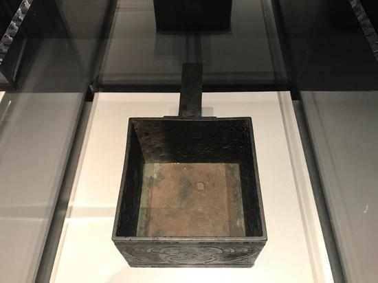 新莽 青铜“始建国“律量斗,中国国家博物馆藏 图片:致谢作者