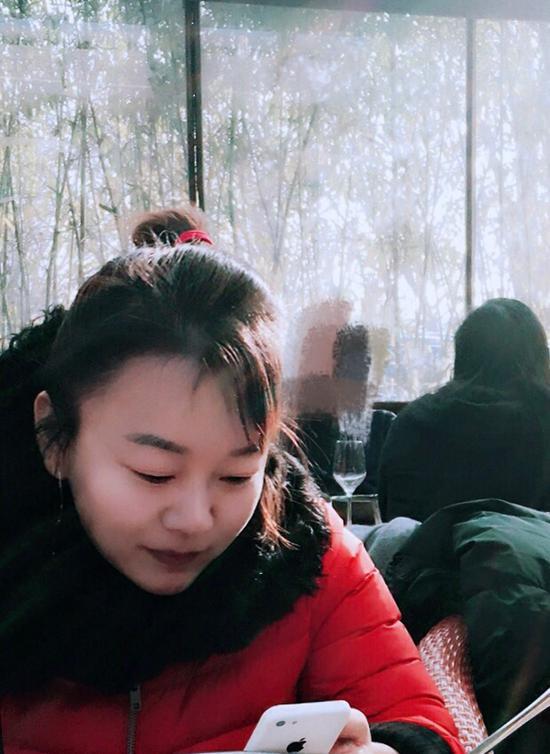 姜靖,女,北京宋庄,油画、直播