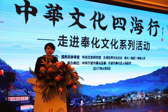 颁奖仪式最后,宝甄网创始人谢蕾,为现场领导以及嘉宾等,介绍宝甄网