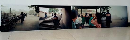 朱发东《此人出售》,1994,摄影,四联, 60x80cmx4