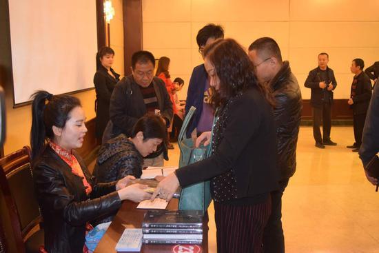 《辽宁河磨玉鉴赏与收藏》新书签售现场