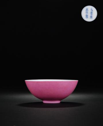 清雍正 外胭脂红釉内洋彩果纹茶碗 D:9.3cm