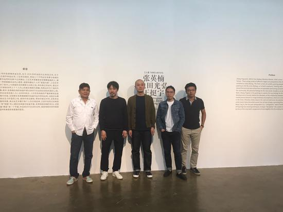 从左至右:索卡艺术中心创始人萧富元、艺术家池田光弘、张英楠、王挺宇