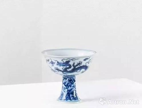14 明宣德青花海水云龙纹高足杯 高8.7cm;直径9.8cm