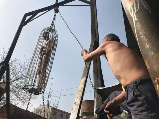 吴以强《困境》