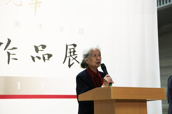 原清华大学美术学院 院长常沙娜