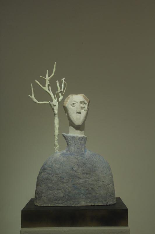 《窥》 梁国兴 材料:石膏 尺寸:50cm*25cm*75cm