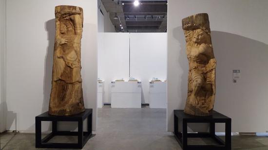 《与“奴隶”对话》 赵文超 材料:香樟木 尺寸:200*64*64 215*70*70