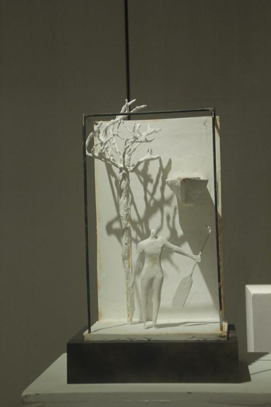 《渡?》 梁国兴 材料:石膏 尺寸:30cm*40cm*60cm