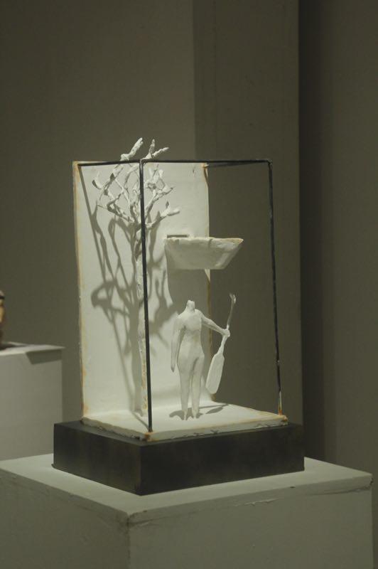 《渡?》 梁国兴 材料:石膏 尺寸:30cm*40cm*60cm