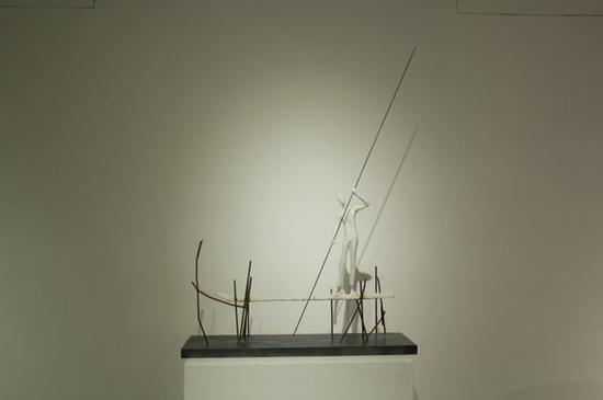 《渡》 梁国兴 材料:石膏 尺寸:80cm*28cm*115cm