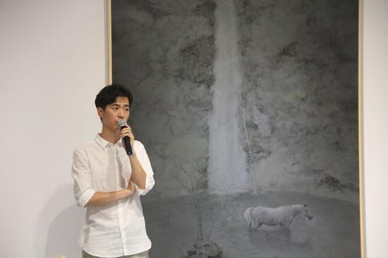 艺术家旁滨