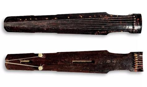 唐“金声”仲尼式古琴 通长:120.6 cm: 肩宽:20.5 cm: 尾宽:14.2 cm