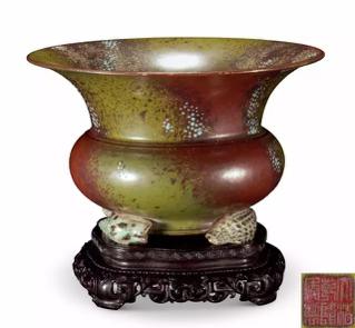 清乾隆 仿古铜釉海螺形足敞口尊 “大清乾隆年制”六字三行篆书款 W 18.2 cm H 11.3 cm