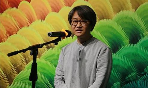 开幕式现场策展人吴洪亮致辞