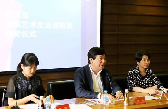 中央美术学院党委书记高洪致辞