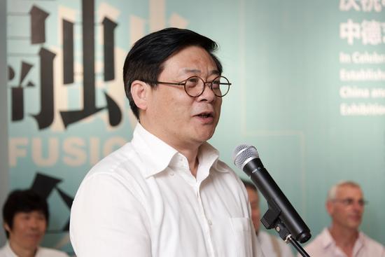 中国美术家协会分党组书记徐里致辞