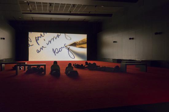 “菲利普·帕雷诺:彼时",展览现场,2016年10月6日—2017年3月13日,澳大利亚影像中心,《玛丽莲》,2012年 ,艺术家惠允,摄影:马克·阿什康西