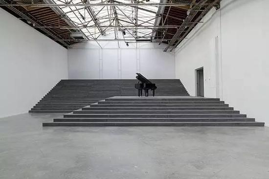 过往展览“菲利普·帕雷诺:这世界以外的任何,任何地方