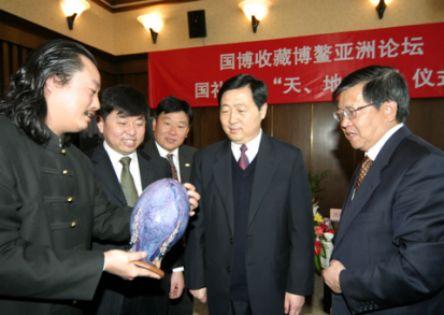 2006年张怀强大师和国家博物馆馆长吕章申交流